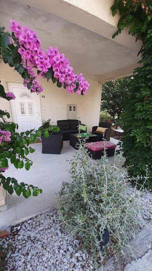 Apartment Ela โตรกีร์ ภายนอก รูปภาพ