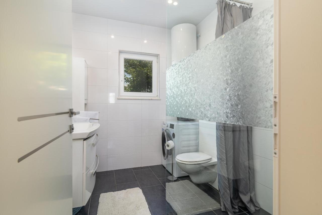 Apartment Ela โตรกีร์ ภายนอก รูปภาพ