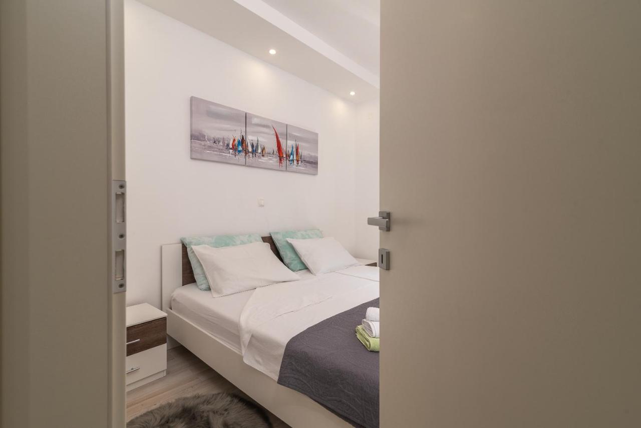 Apartment Ela โตรกีร์ ภายนอก รูปภาพ