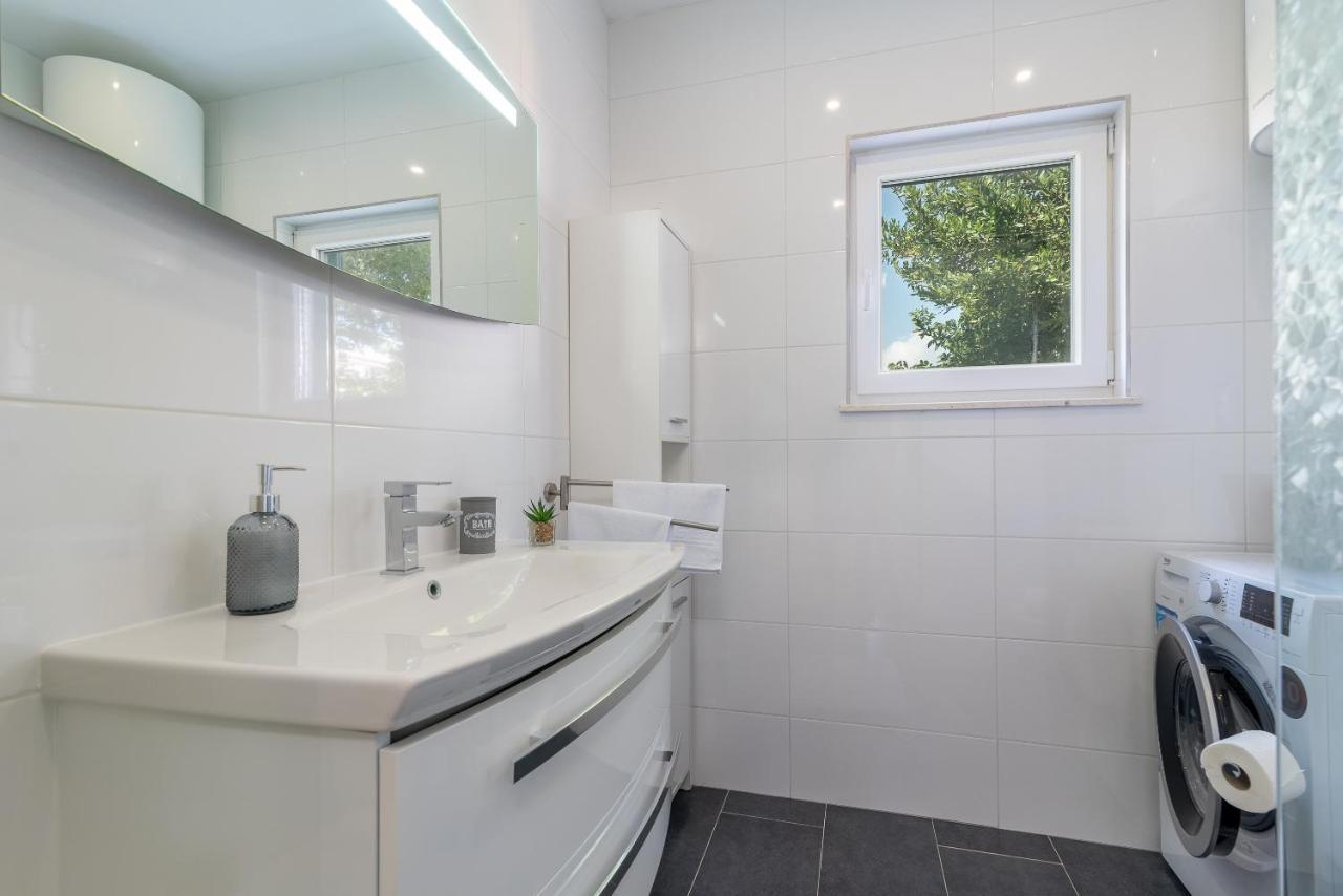 Apartment Ela โตรกีร์ ภายนอก รูปภาพ