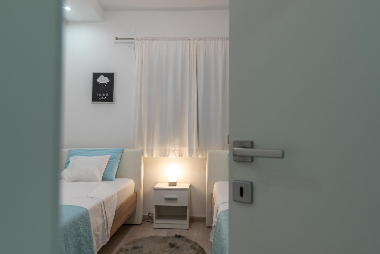 Apartment Ela โตรกีร์ ภายนอก รูปภาพ