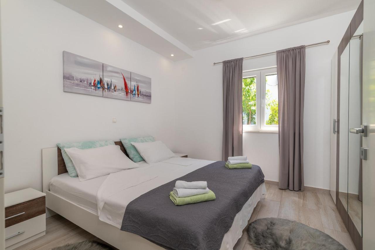 Apartment Ela โตรกีร์ ภายนอก รูปภาพ