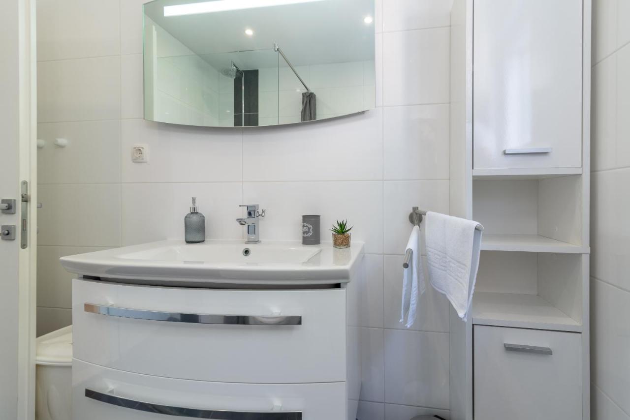 Apartment Ela โตรกีร์ ภายนอก รูปภาพ