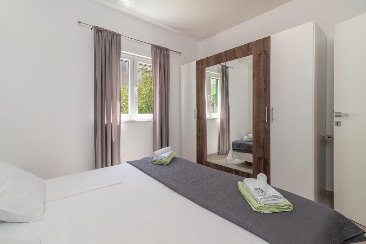 Apartment Ela โตรกีร์ ภายนอก รูปภาพ