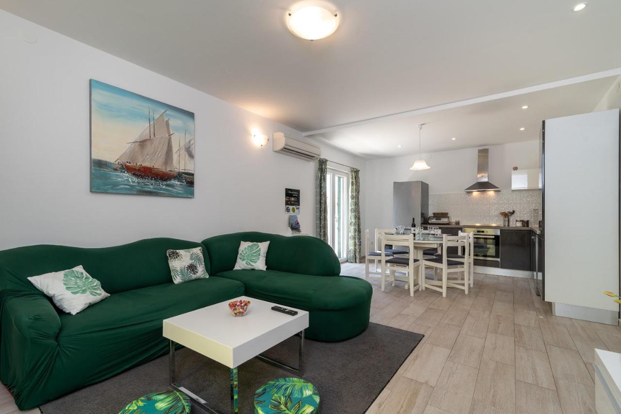 Apartment Ela โตรกีร์ ภายนอก รูปภาพ