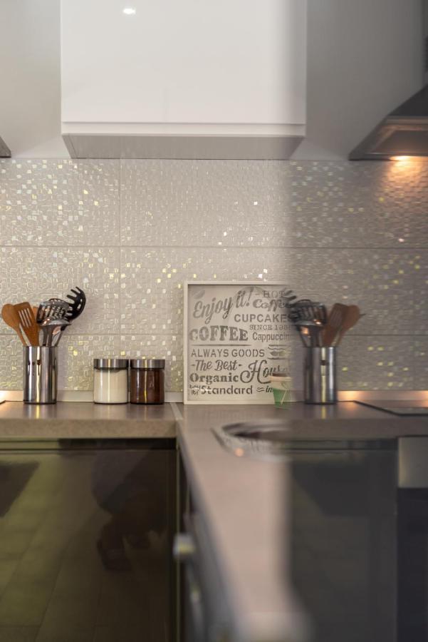 Apartment Ela โตรกีร์ ภายนอก รูปภาพ