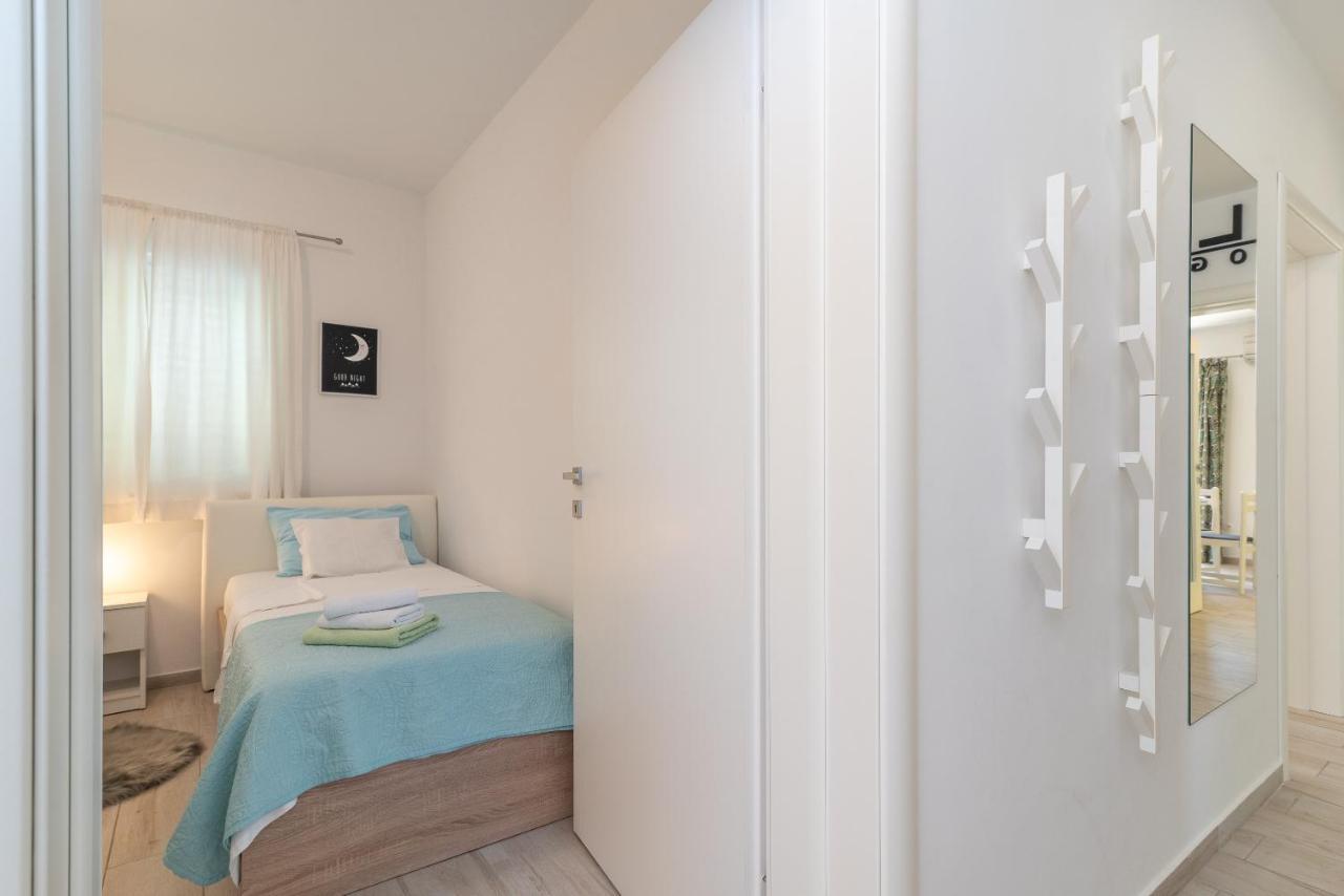 Apartment Ela โตรกีร์ ภายนอก รูปภาพ