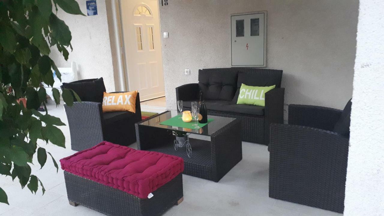 Apartment Ela โตรกีร์ ภายนอก รูปภาพ