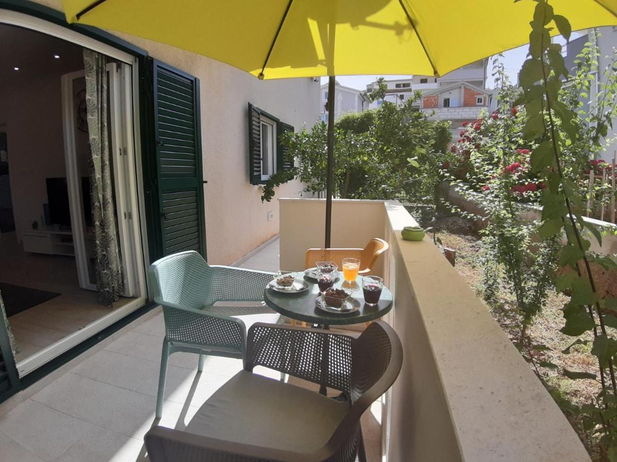 Apartment Ela โตรกีร์ ภายนอก รูปภาพ